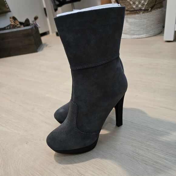 BCBG Max Azria Boots Heels Suede Grey Aubrey SZ 9.5 - Picture 4 of 6